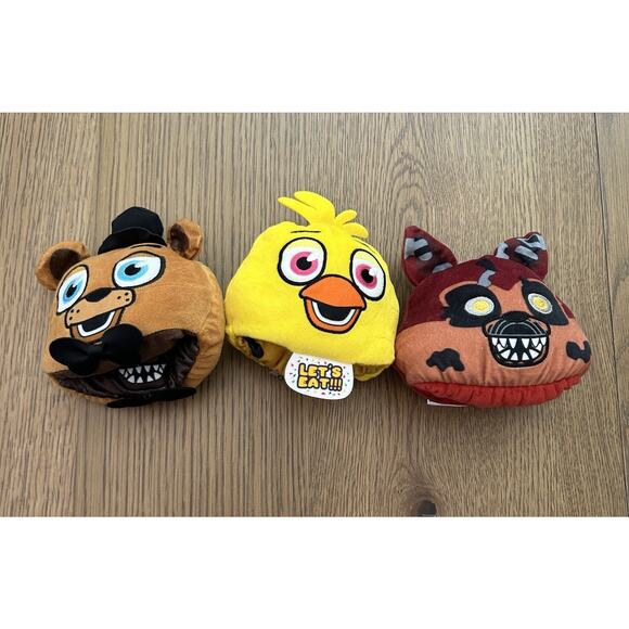 Funko Five Nights at Freddy’s FNAF Reversible Head 4” Plush Freddy, Chica, Foxy - Picture 2 of 15